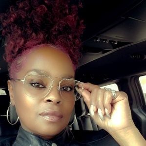 Meet your Posher, Traci